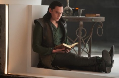 Thor-Le-Monde-des-tenebres-est-reparti-en-tournage-pour-rajouter-du-Loki_portrait_w532